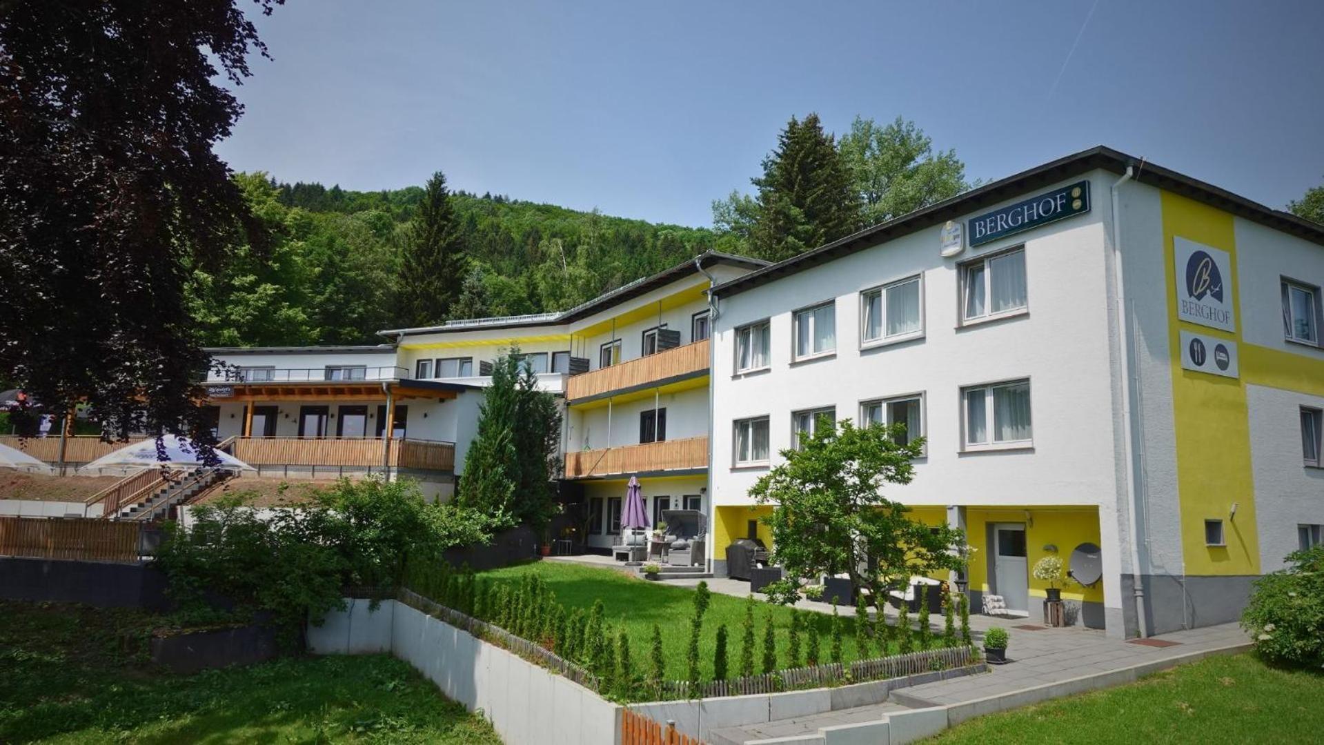 Hotel Berghof Wasserkuppe & Gaestehaus Fuldaquelle Gersfeld Esterno foto