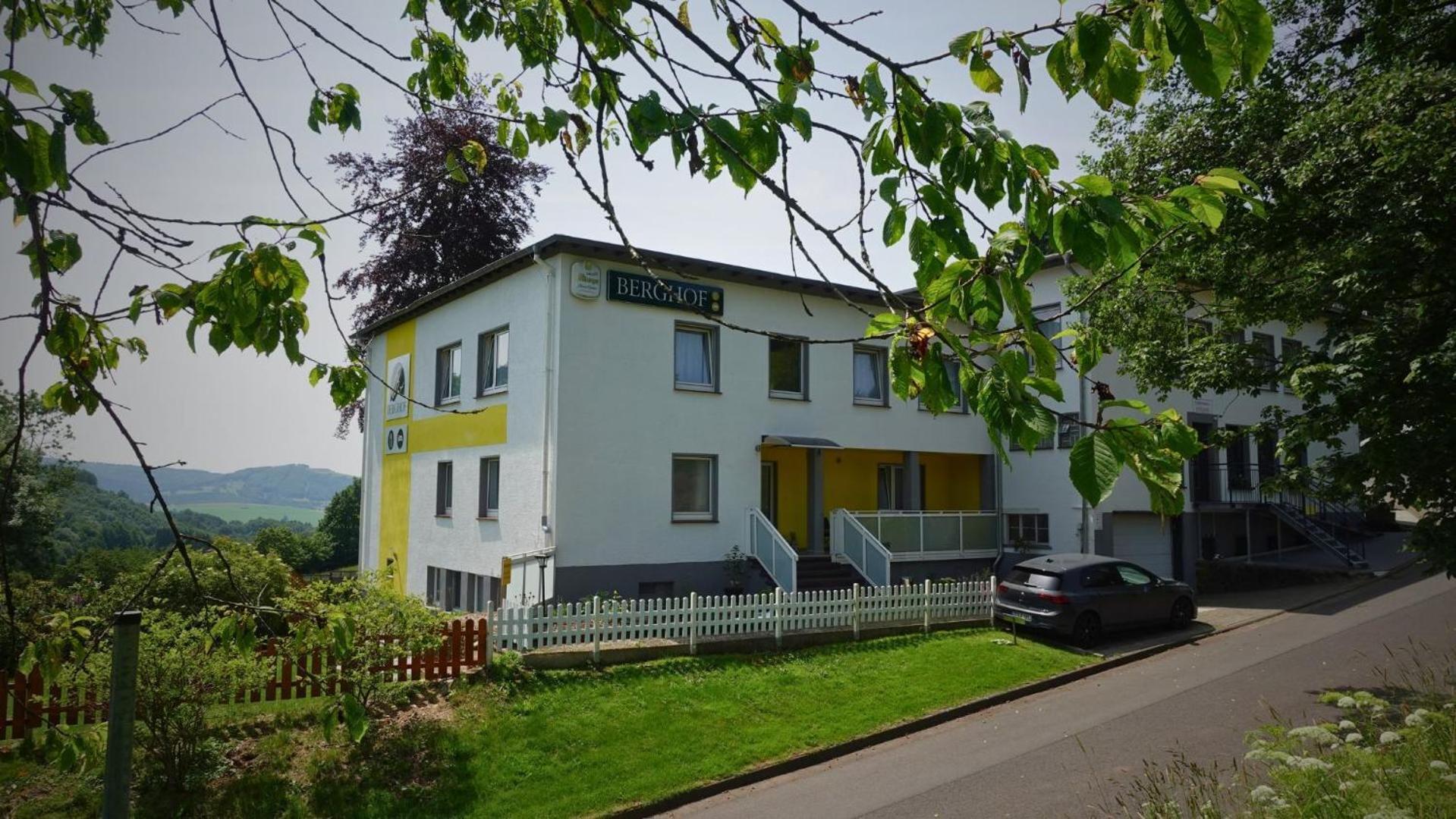 Hotel Berghof Wasserkuppe & Gaestehaus Fuldaquelle Gersfeld Esterno foto