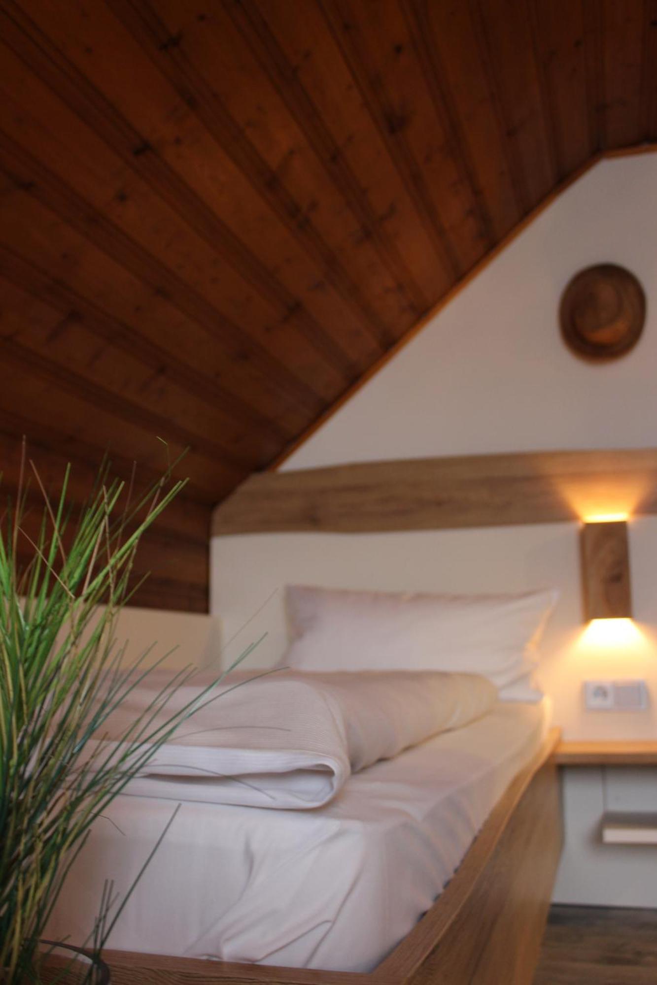 Hotel Berghof Wasserkuppe & Gaestehaus Fuldaquelle Gersfeld Esterno foto
